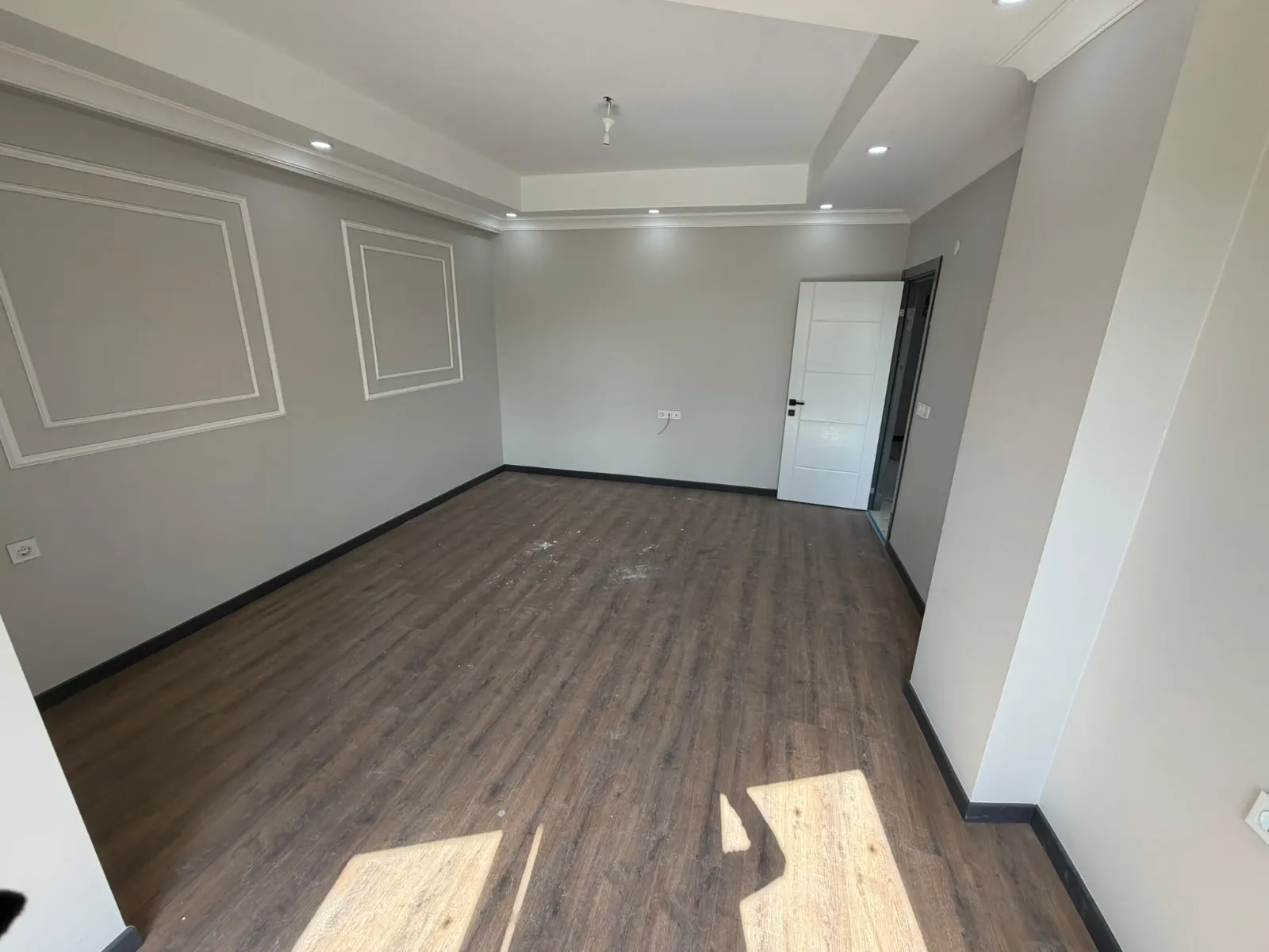 KARLIBAYIR MAHALLESİNDE CADDE CEPHELİ SATILIK 2+1 ARA KAT DAİRE KOD(1021) görsel 10