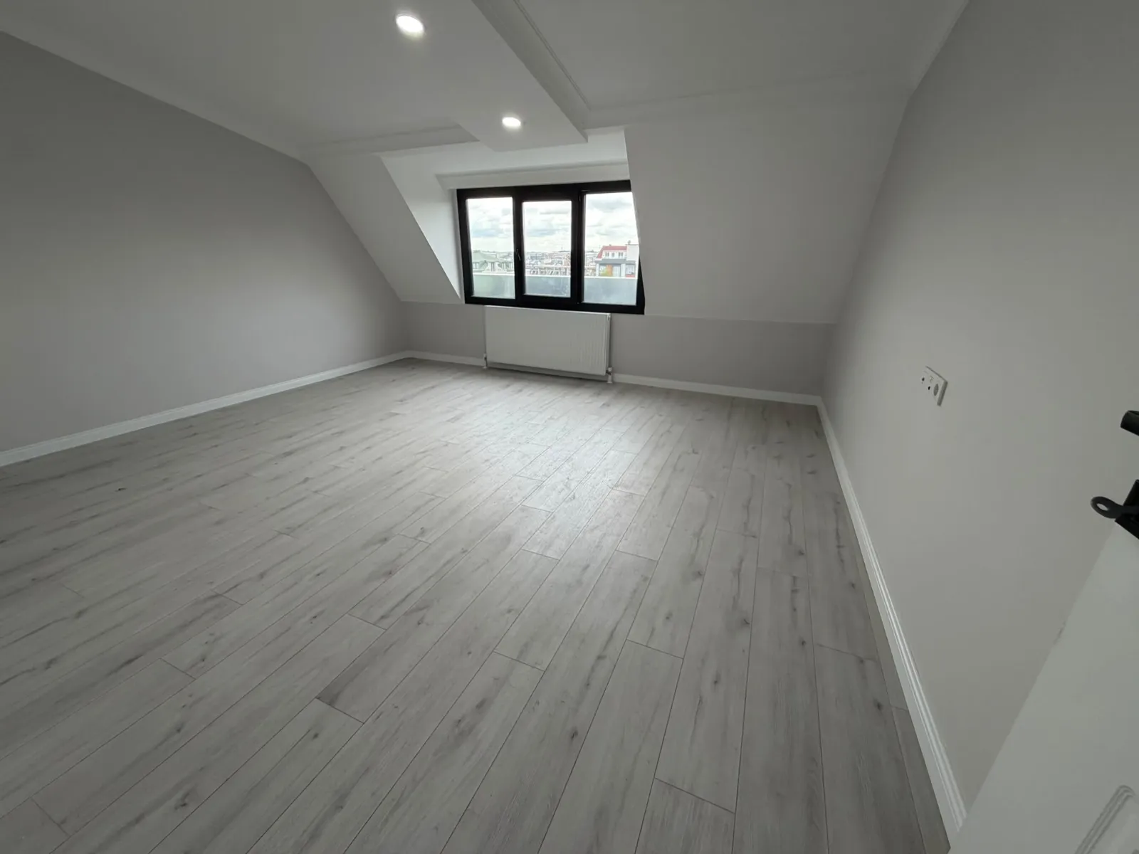 KARLIBAYIR MAHALLESİNDE SATILIK YENİ NESİL ÇATI KATI DAİRE KOD(1038) görsel 4