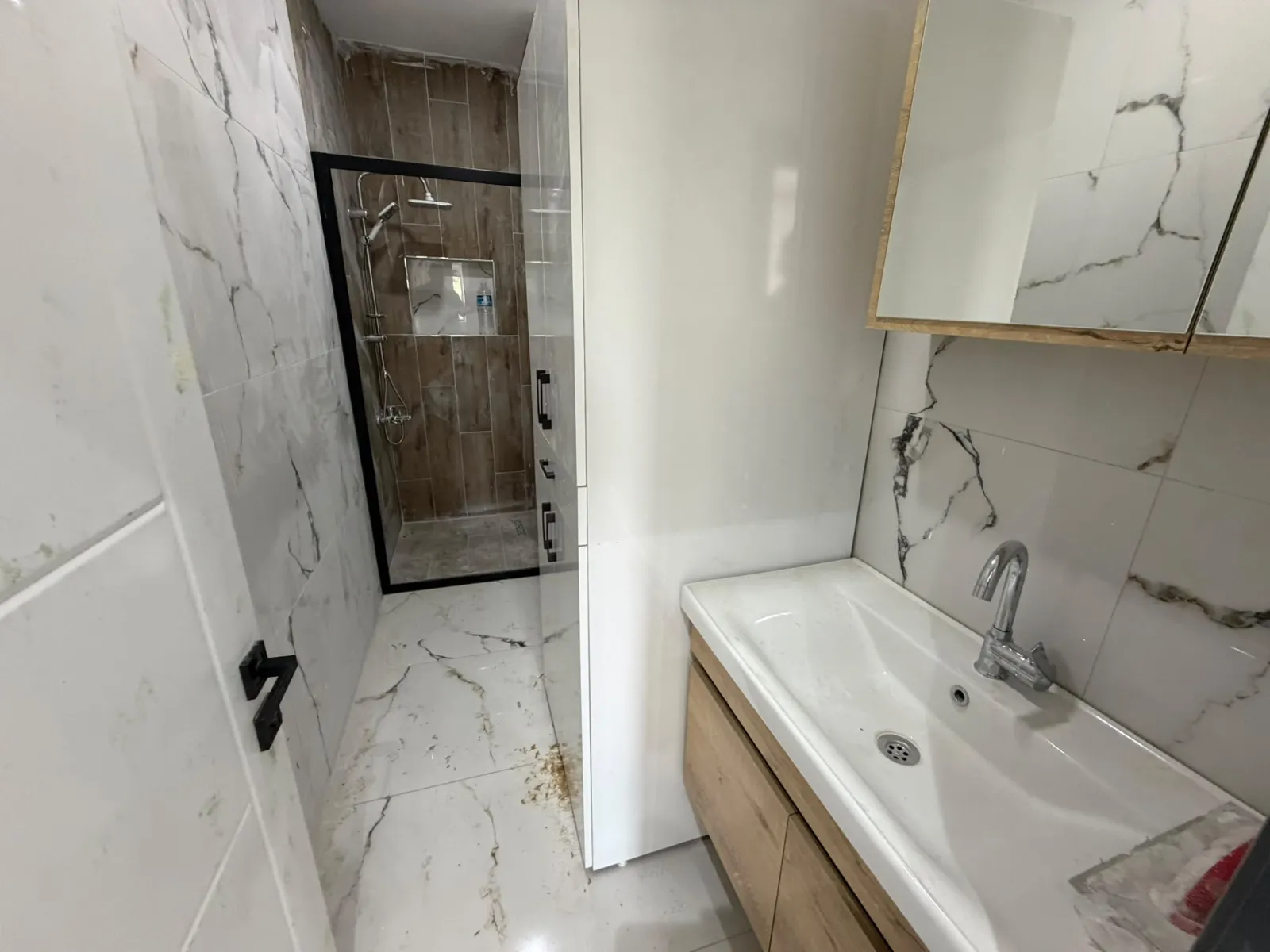 KARLIBAYIR MAHALLESİNDE CADDE ÜZERİ SATILIK 2+1 ÇATI KATI DAİRE KOD(1019) görsel 5