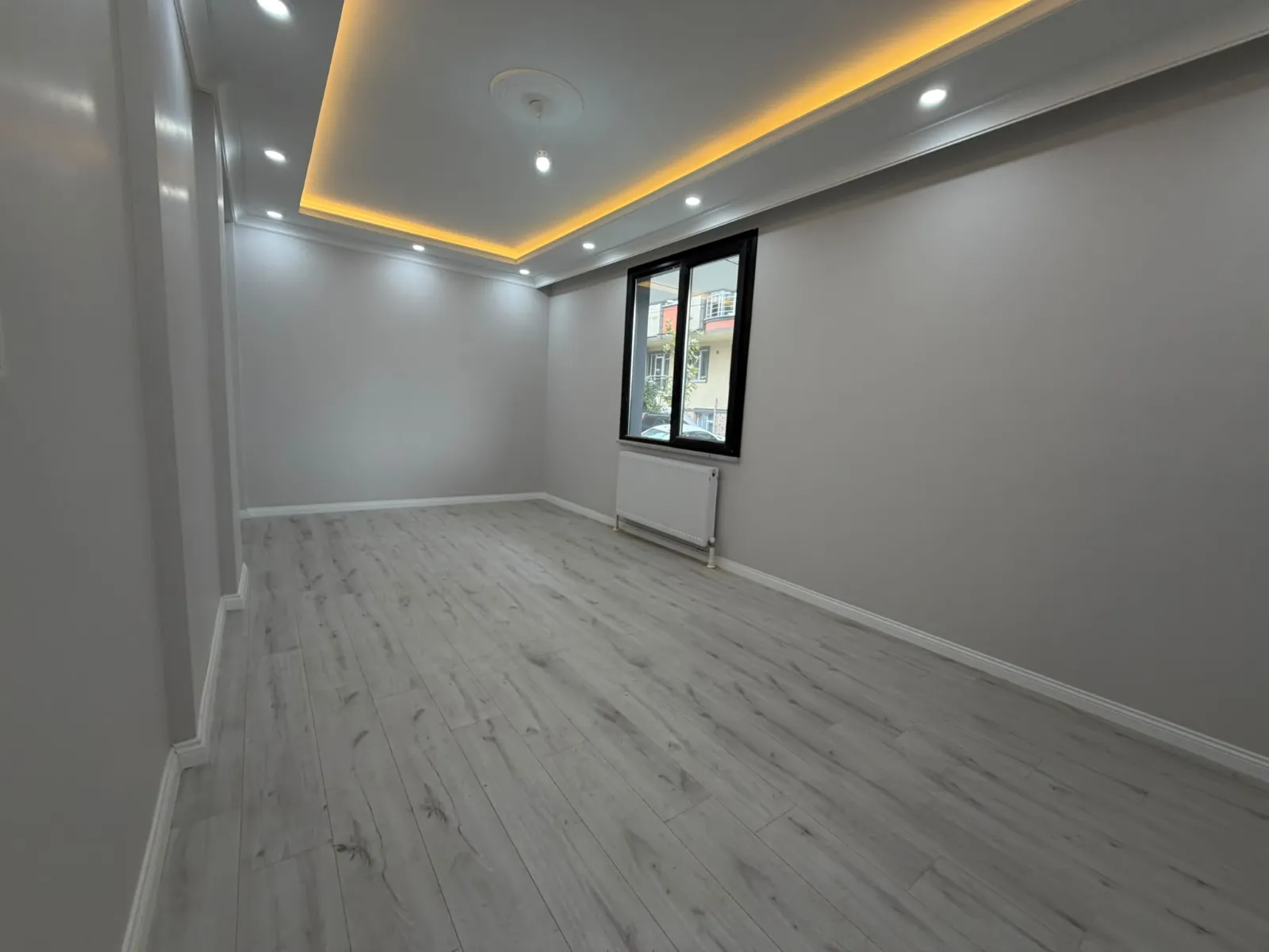 KARLIBAYIR MAHALLESİNDE SATILIK YÜKSEK GİRİŞ 2+1 DAİRE